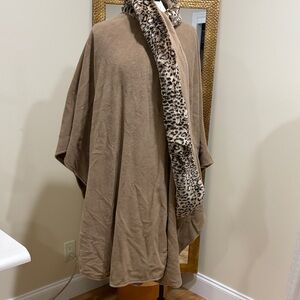 Preston & York Cape Poncho with Leopard Print Trim
Browne camel color one size